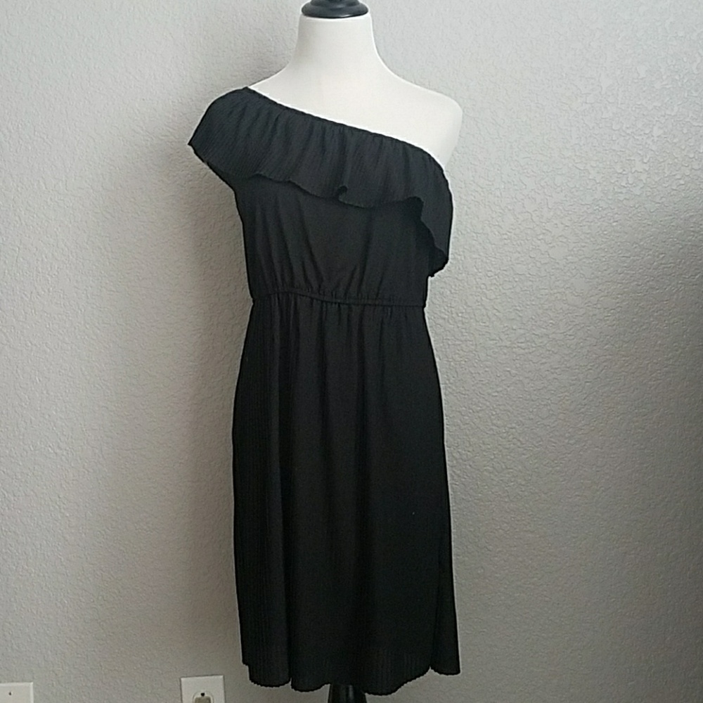 Off the shoulder pleated dress
